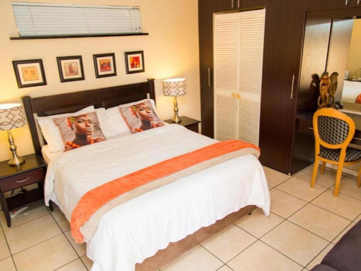 Sollunaa Guesthouse Sandton Exterior foto