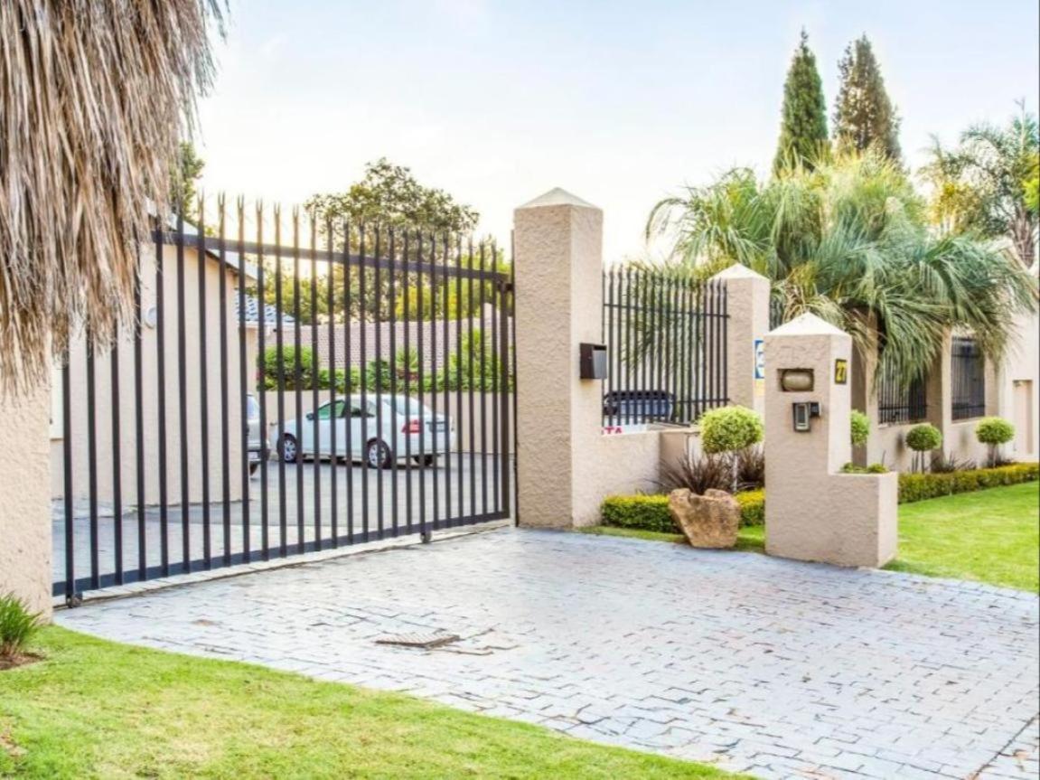 Sollunaa Guesthouse Sandton Exterior foto